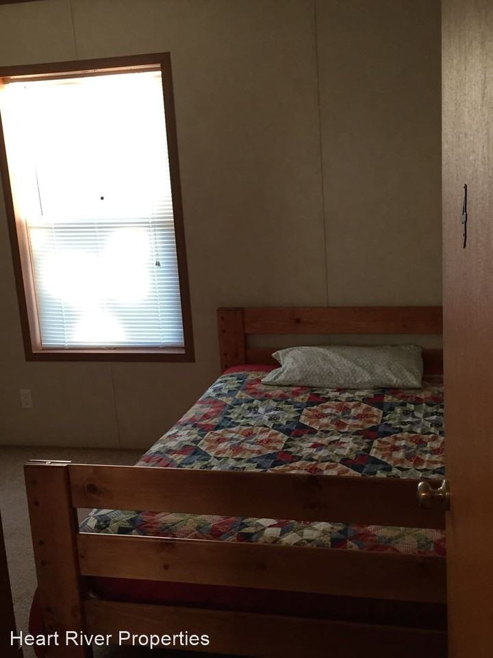 204 3rd Ave Sw - Photo 3 of 7