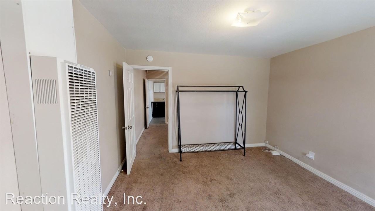 138 N Riverside Ave - Photo 2 of 16