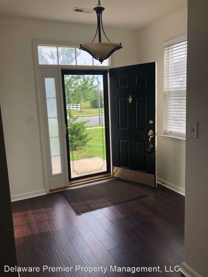 338 Wilmore Dr - Photo 3 of 24