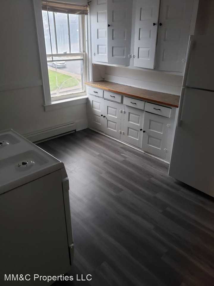 111 Gertrude Ave - Photo 2 of 9