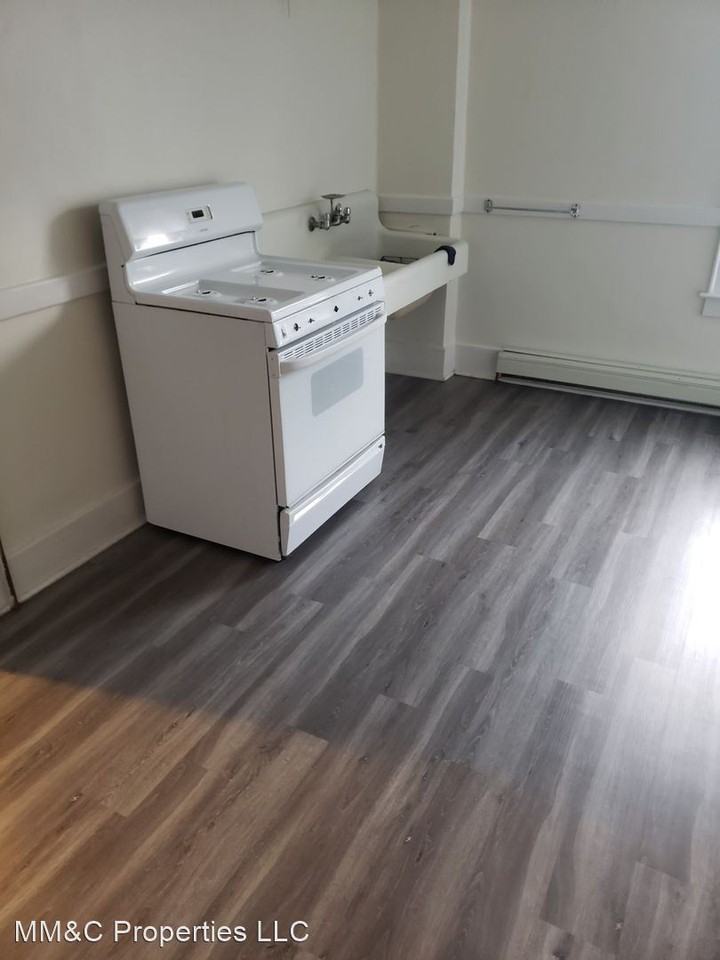 111 Gertrude Ave - Photo 3 of 9