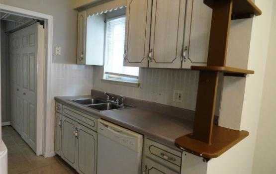 8545 Harding - Photo 3 of 16