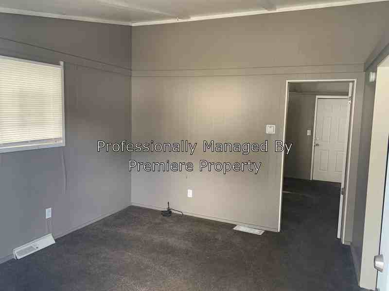 1300 1/2 Appleton Ave - Photo 2 of 12