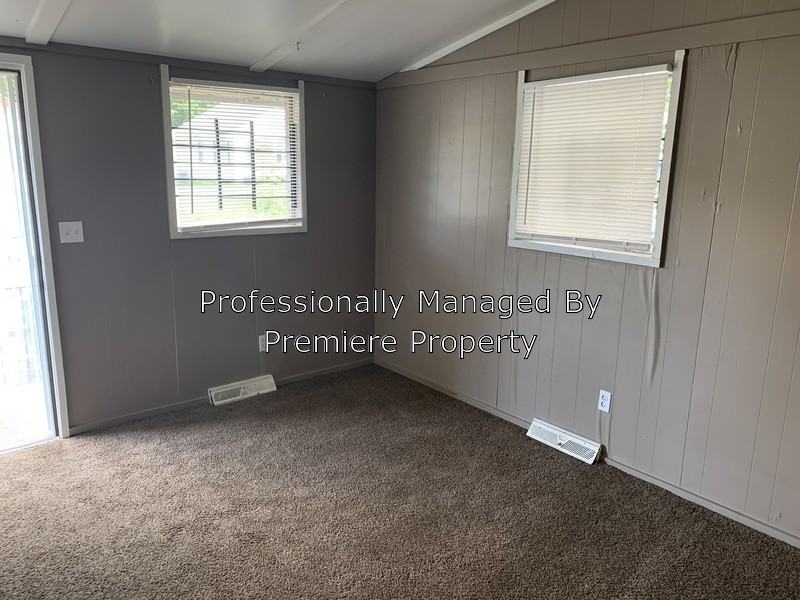 1300 1/2 Appleton Ave - Photo 3 of 12