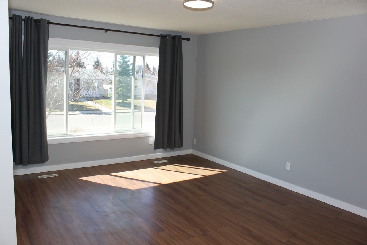 785 Knottwood Road South Northwest - Photo 2 of 7