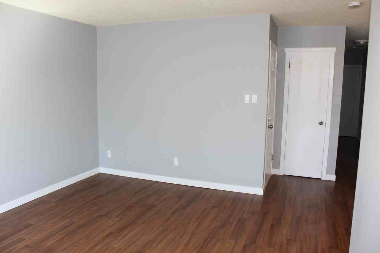 785 Knottwood Road South Northwest - Photo 3 of 7