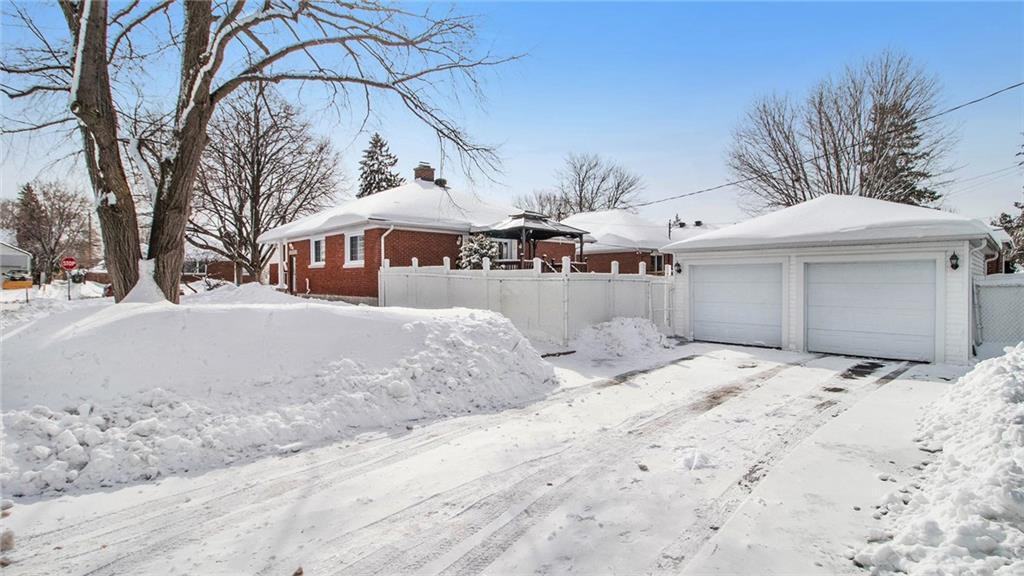 478 Wolffdale Crescent #B - Photo 2 of 14