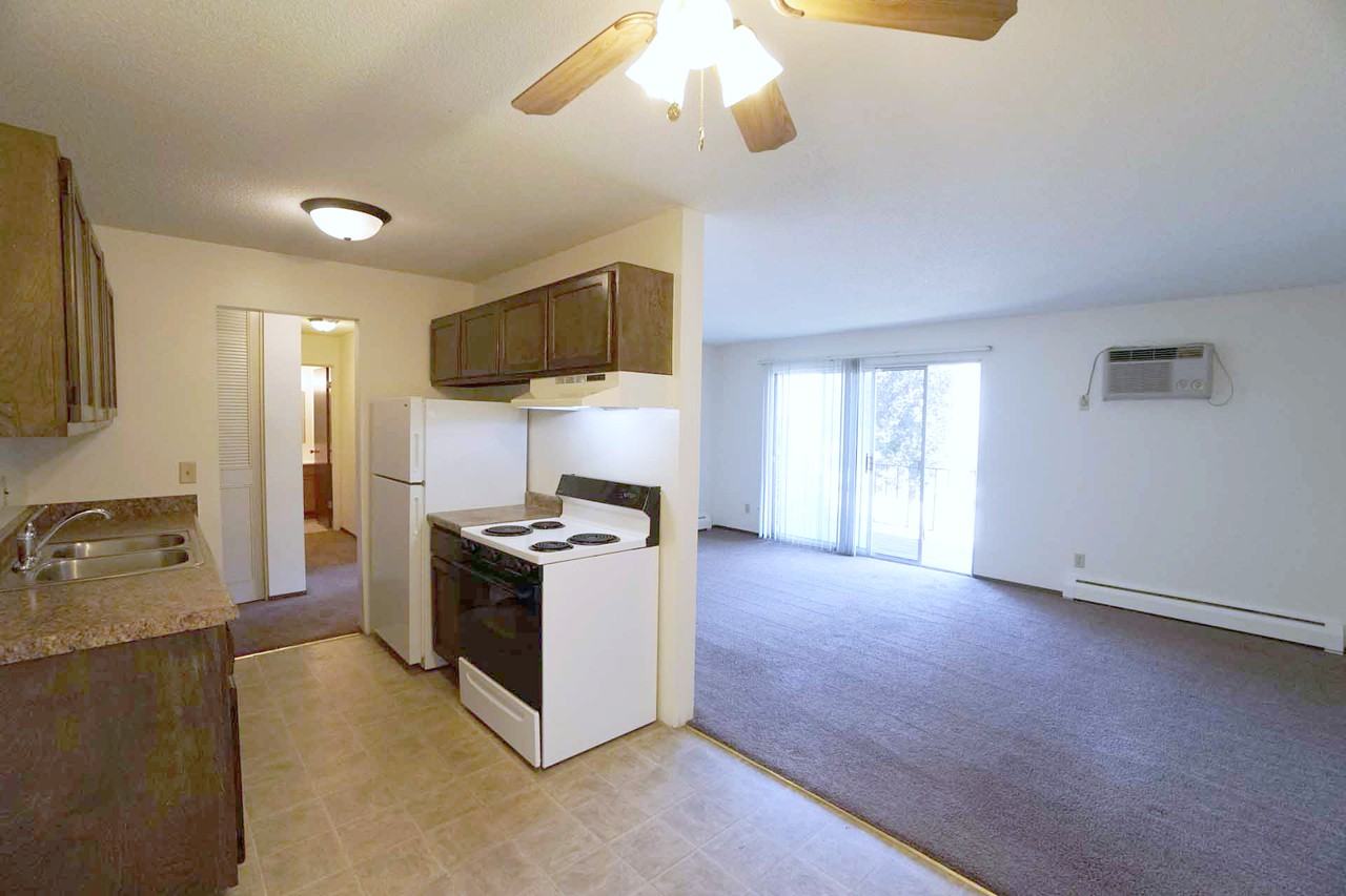 Corinthian Apartments 631 E 77th St, Richfield, MN 55423 Apartment