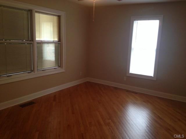 5042 Main St - Photo 2 of 4