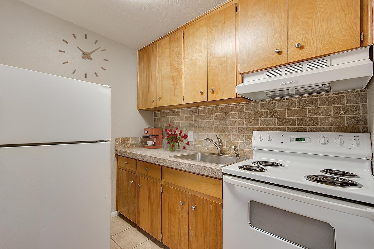 1362 St. Paul - Photo 2 of 7