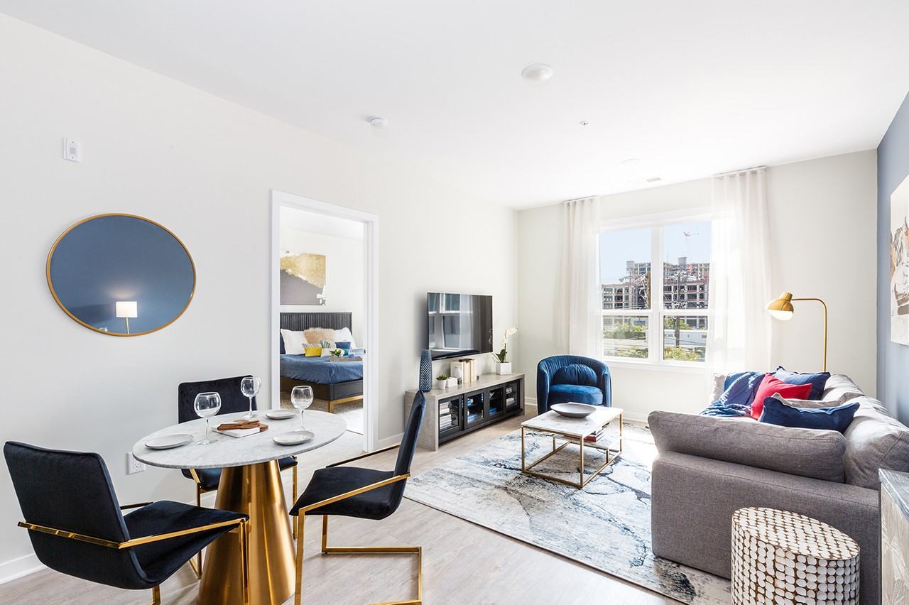 100 House - Photo 3 of 28