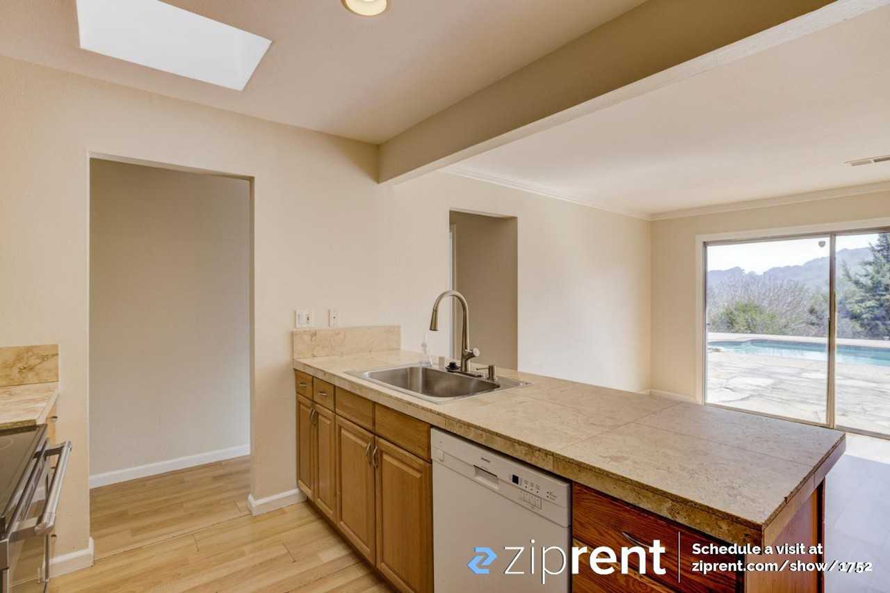 2405 Seville Ct - Photo 3 of 20