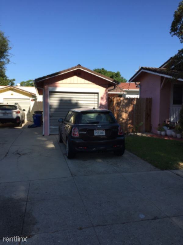 1401 San Andres St - Photo 3 of 21