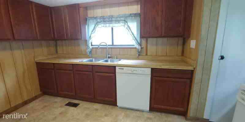 136 E Wadsworth Cir - Photo 2 of 6