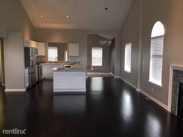 7812 Thornhill Dr - Photo 2 of 10