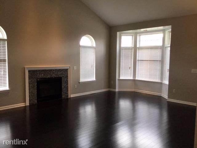 7812 Thornhill Dr - Photo 3 of 10