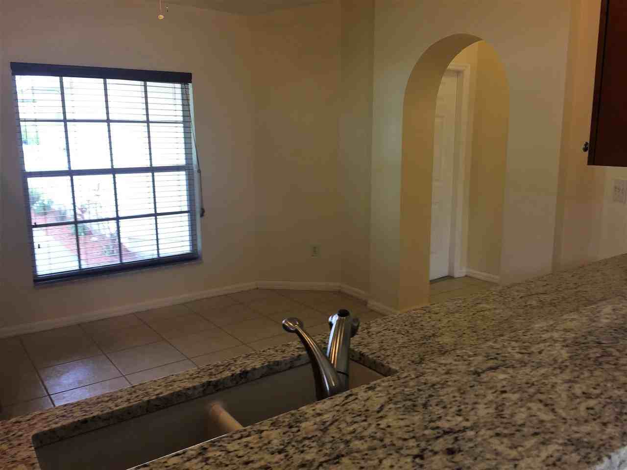 1421 Se 10th Ter - Photo 4 of 13