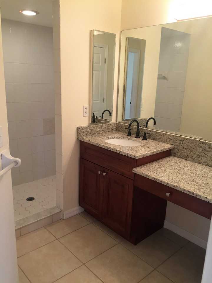 1421 Se 10th Ter - Photo 7 of 13