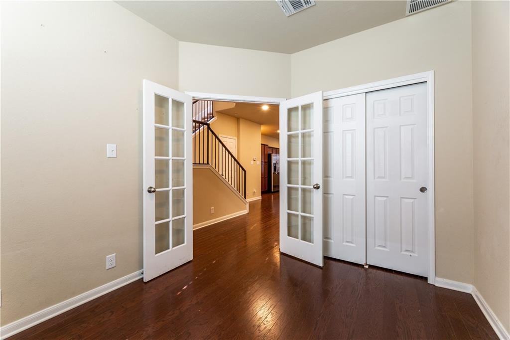 540 Lookout Tree Ln - Photo 3 of 20