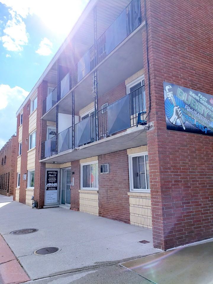 1140 Erie St E - Photo 5 of 8