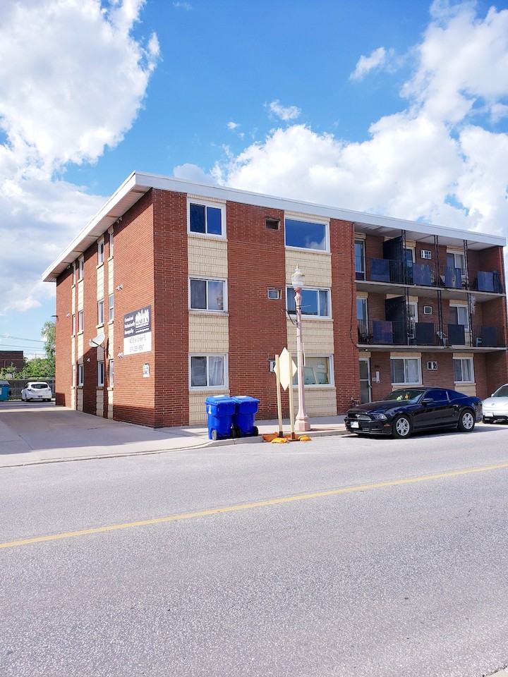 1140 Erie St E - Photo 7 of 8