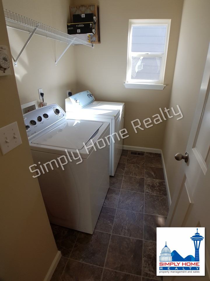 4518 Edgewater Blvd Ne - Photo 5 of 11