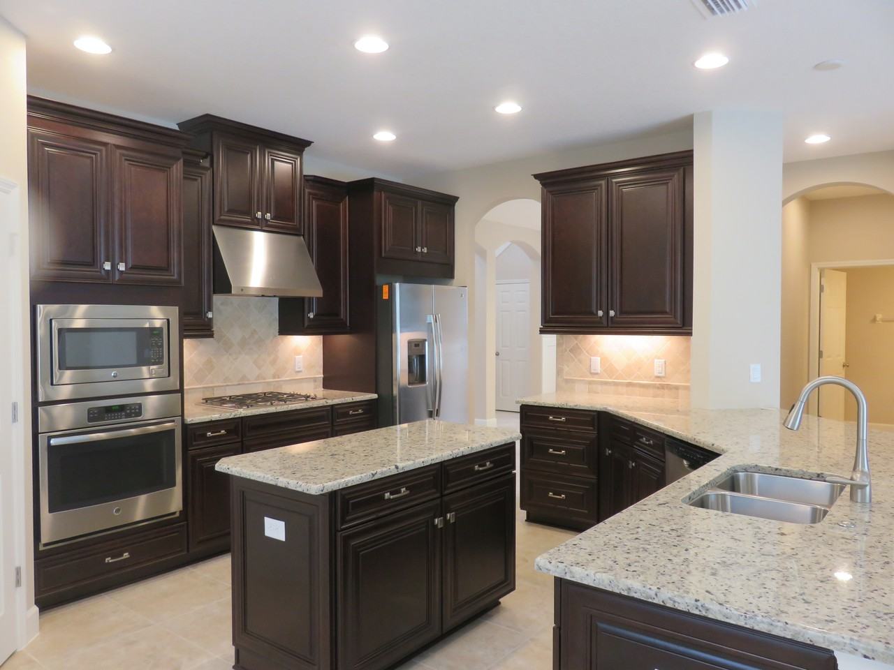 8813 Tropical Palm Dr - Photo 6 of 17