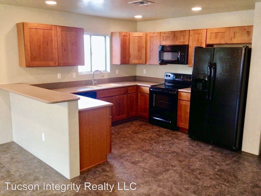 1311 E. 10th Street - Photo 2 of 7