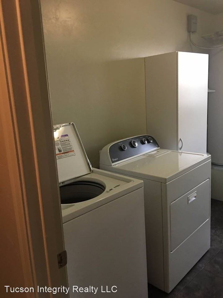 1311 E. 10th Street - Photo 3 of 7