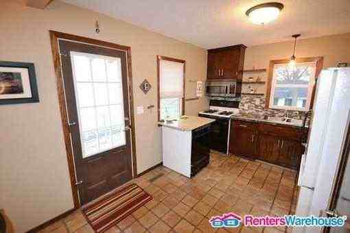 2804 Pennsylvania Ave S - Photo 3 of 12