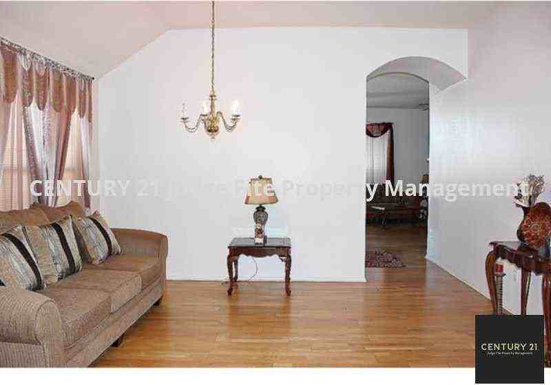 7115 Galveston Dr - Photo 3 of 10