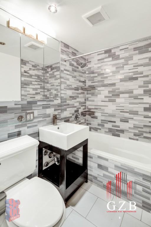 W 53rd St #1B - Photo 3 of 14