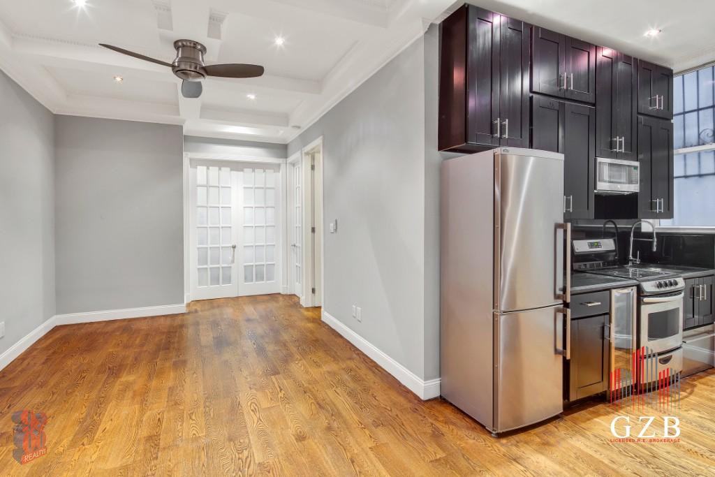 W 53rd St #1B - Photo 6 of 14