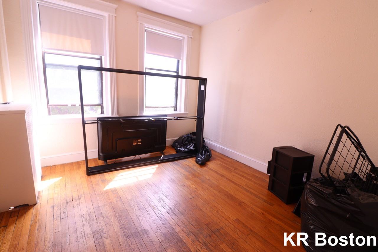 Commonwealth Ave #29 - Photo 2 of 10