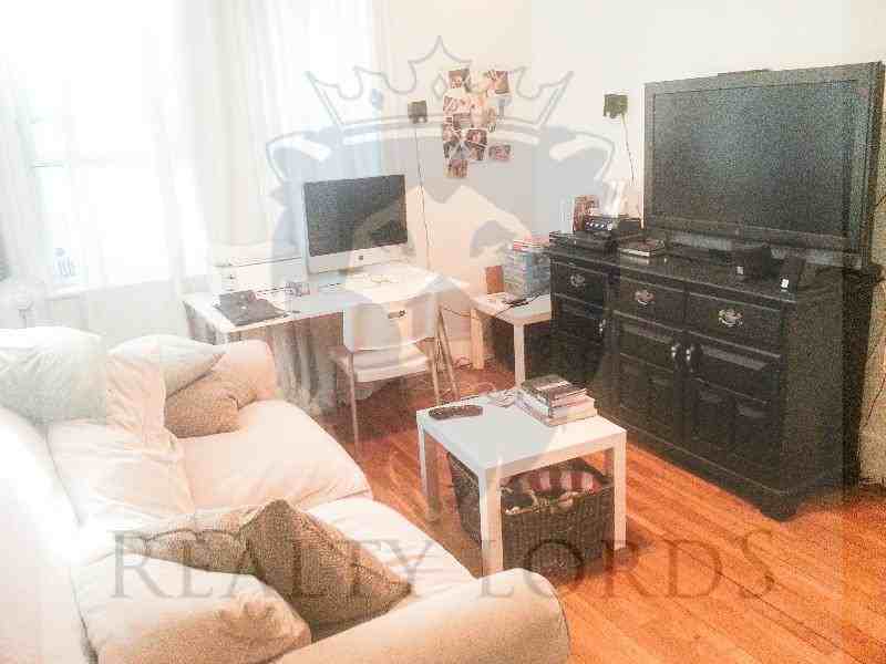 Barrows St #1A - Photo 2 of 9