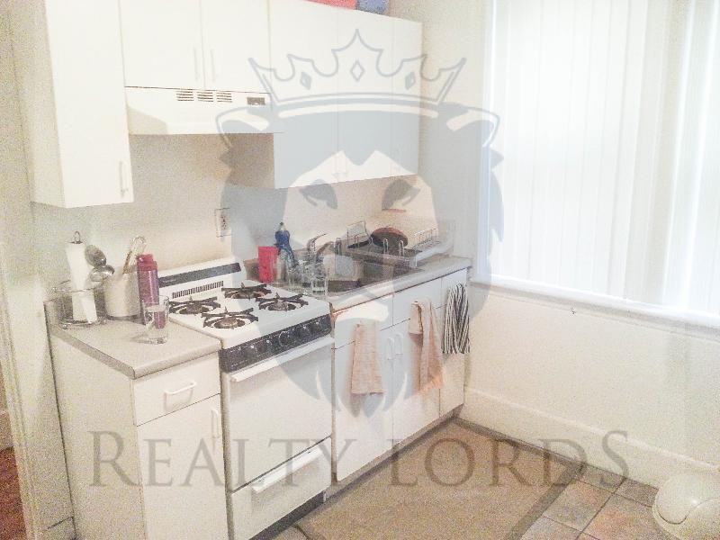 Barrows St #1A - Photo 3 of 9