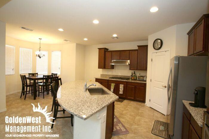 7166 Pine Bridge Ct - Photo 3 of 15