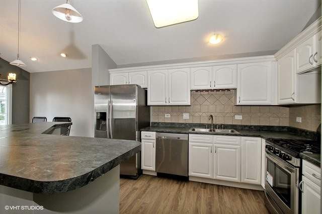 559 N Triumph Ct - Photo 3 of 10