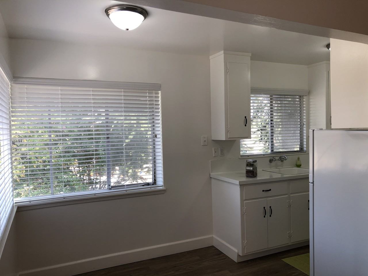 Collins Ct Apartments - Photo 3 of 13