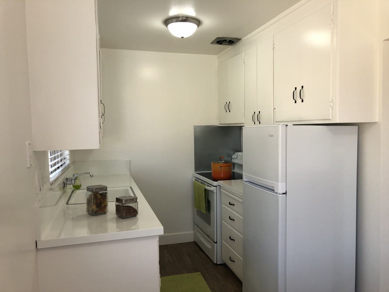 Collins Ct Apartments - Photo 2 of 13