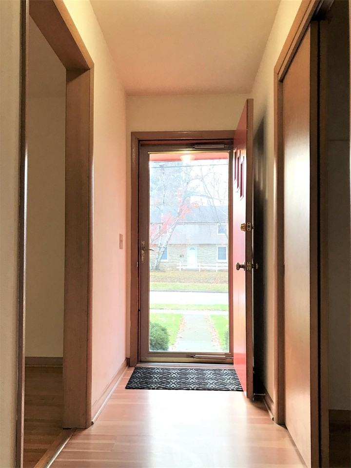 525 Charles Ln - Photo 2 of 26