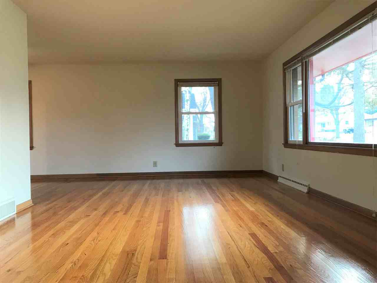 525 Charles Ln - Photo 3 of 26