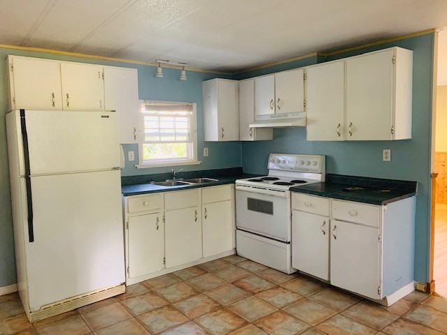 977 Thompson Rd - Photo 3 of 12