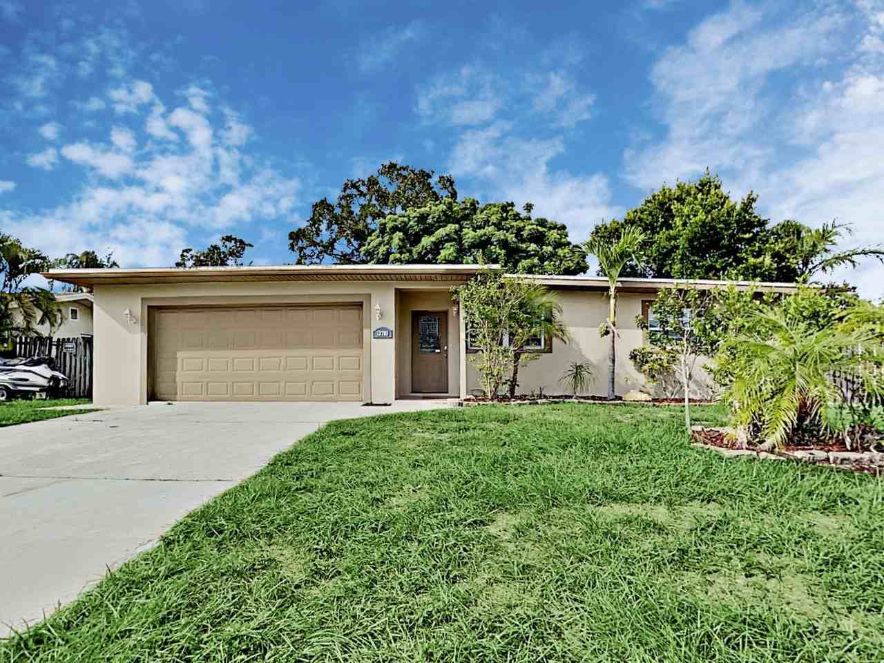 13789 Martinique Dr - Photo 2 of 18