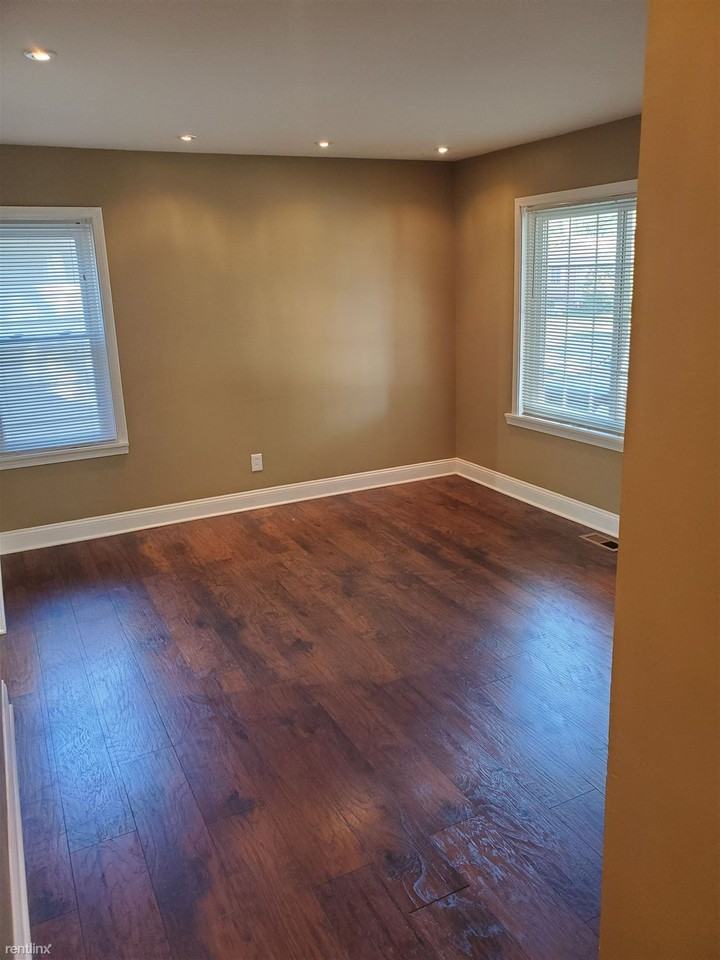 27101 Townley St - Photo 2 of 10