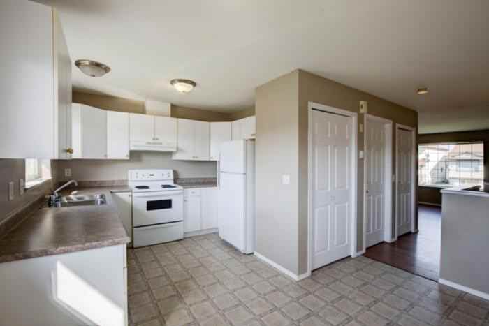 9401 129 Ave - Photo 3 of 10