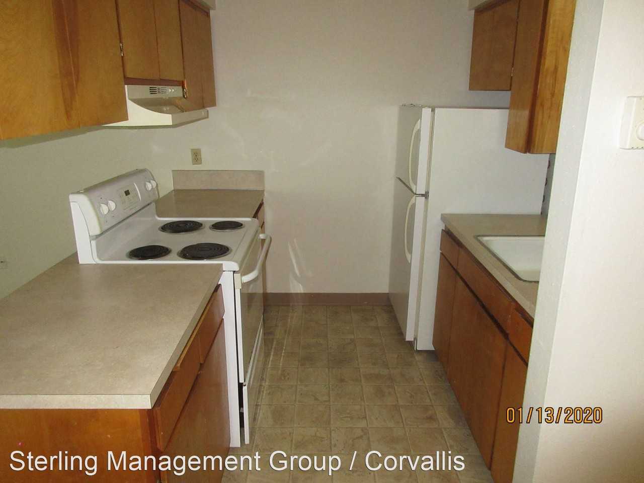 1215 Pioneer St - Photo 3 of 7