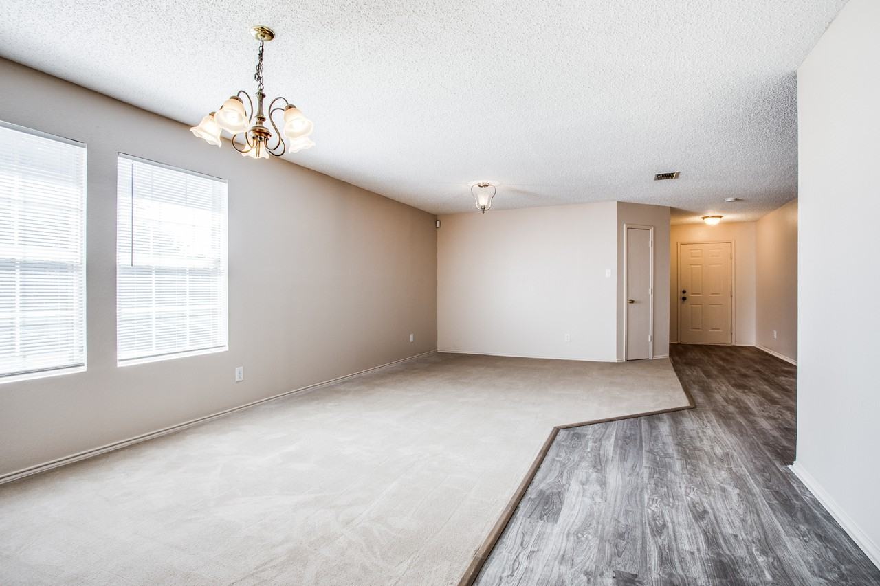 2802 Robin Ln - Photo 2 of 12