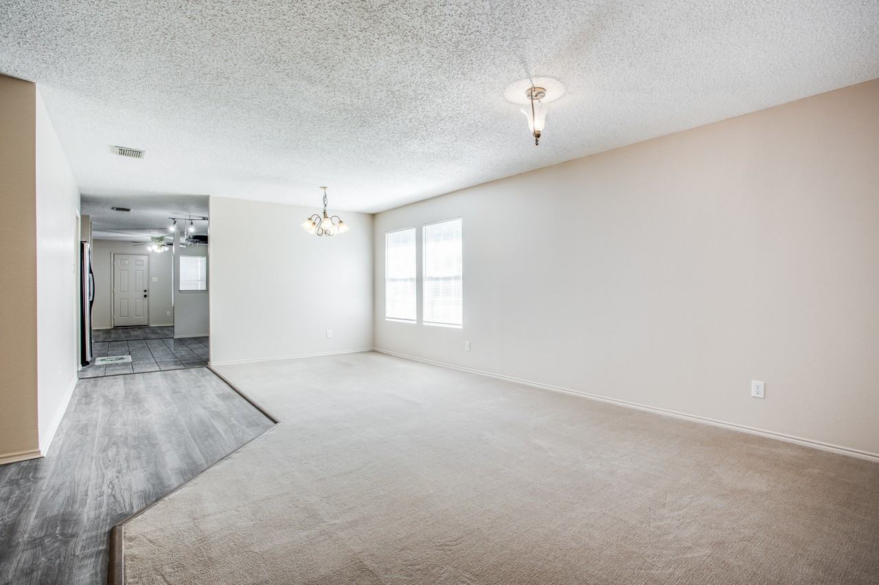 2802 Robin Ln - Photo 3 of 12