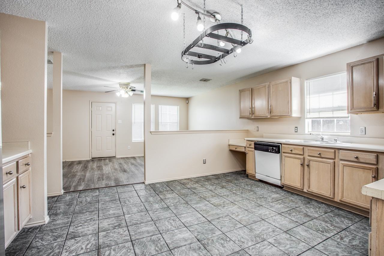 2802 Robin Ln - Photo 5 of 12